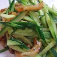 塩麹漬け鶏皮と胡瓜の炒め和え