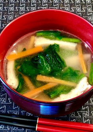 栄養満点☆油揚げ人参・ほうれん草の味噌汁-レシピのメイン写真