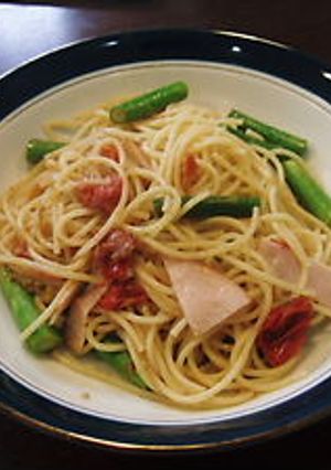 アンチョビとアスパラのトマトパスタ-レシピのメイン写真