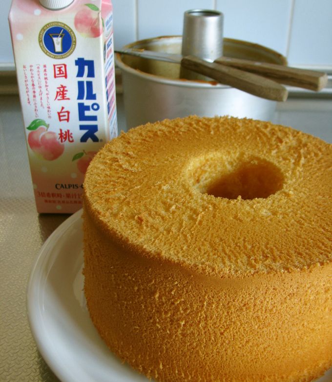 夏の定番～カルピスシフォンケーキ by ぶるーぽぴー 【クックパッド