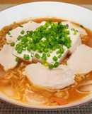 煮込むからおいしい「冷やし辛ラーメン」