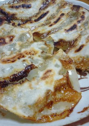 簡単☆ニラとキャベツのカリカリ餃子-レシピのメイン写真