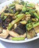鶏ﾑﾈ肉となすパラッコリーの炒めもの