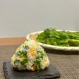 外で食べたい!菜の花とたまごの春おにぎり