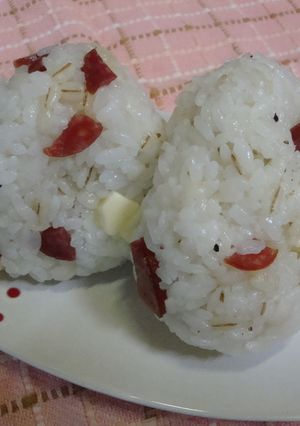 サラミとチーズのおにぎり-レシピのメイン写真
