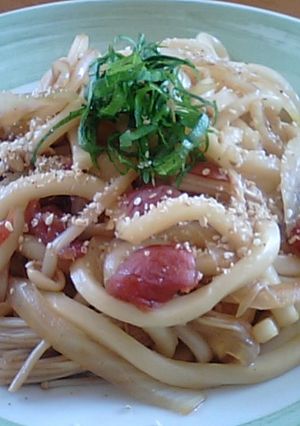 酸味と風味が食欲そそる　梅じそ焼きうどん-レシピのメイン写真