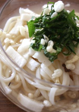 夏バテ防止！山芋と梅こぶ茶の白だしうどん-レシピのメイン写真