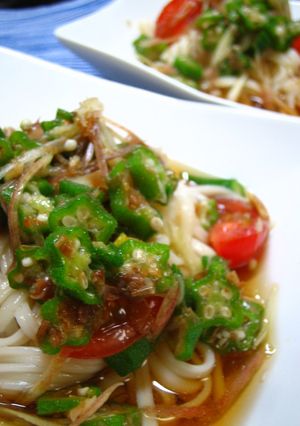 ♪おくら茗荷トマトのせの冷たいうどん♪-レシピのメイン写真