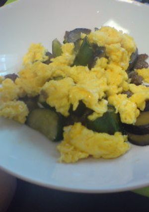 夏野菜と牛肉のいり卵のっけ-レシピのメイン写真