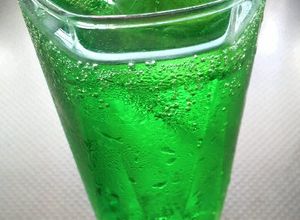 かき氷シロップで簡単♪美味☆メロンソーダ-レシピのメイン写真