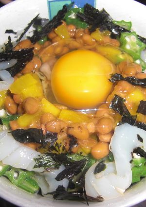 食感が楽しい☆イカオクラ納豆丼-レシピのメイン写真