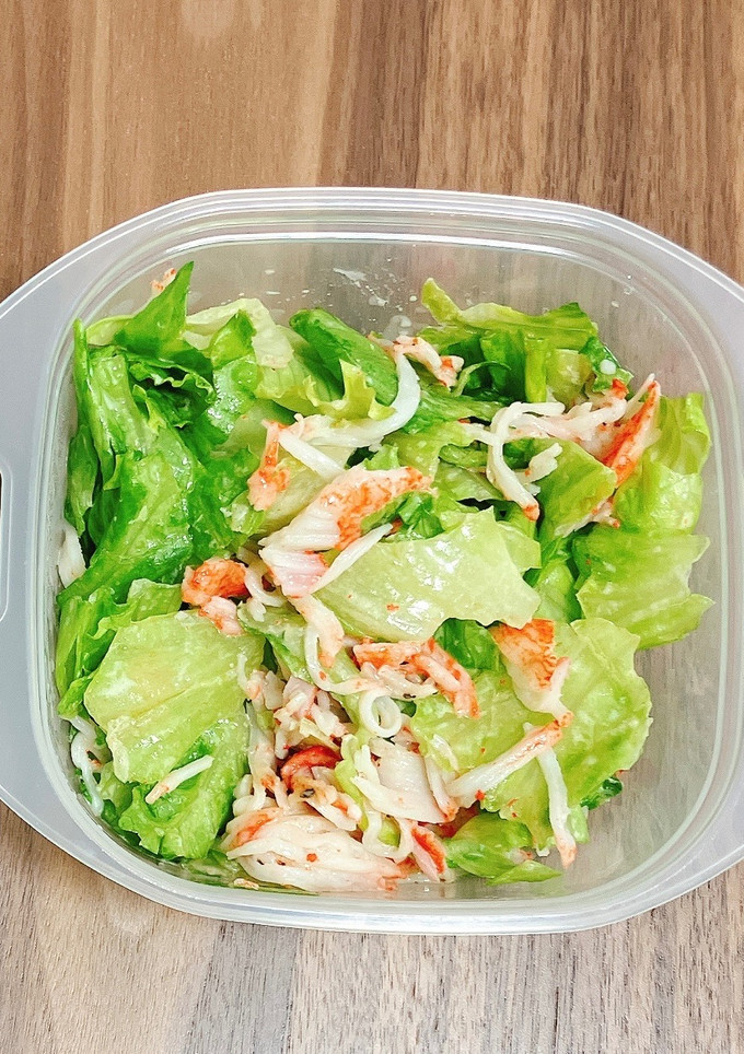 レタスとカニカマのサラダ　お弁当一人分-レシピのメイン写真