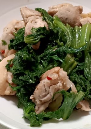 ワサビ菜と鶏もも肉の柚子胡椒炒め煮-レシピのメイン写真