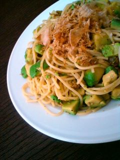 アボカドのシンプル和風パスタ-レシピのメイン写真