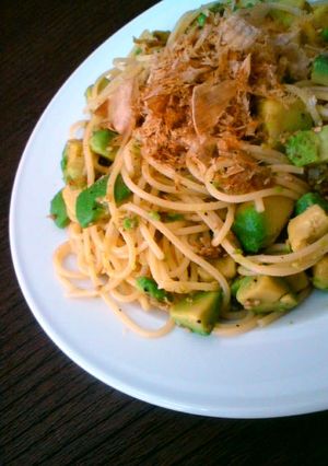 アボカドのシンプル和風パスタ-レシピのメイン写真