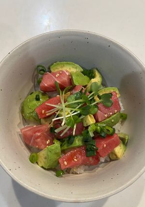 マグロとアボカドのポキ丼-レシピのメイン写真