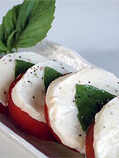 新鮮トマトとモッツァレラのカプレーゼ-レシピのメイン写真