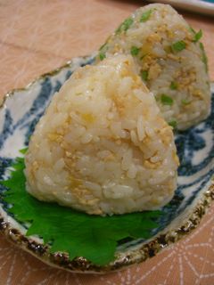 簡単!生姜風味な☆鶏そぼろ おにぎり♪-レシピのメイン写真