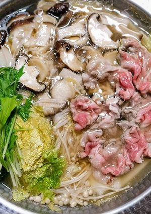 主菜簡単夕飯！野菜たっぷり白菜と豚肉のきのこ鍋-レシピのメイン写真