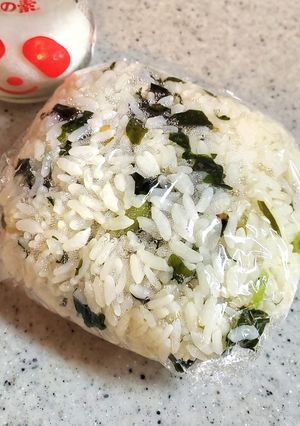 コンビニのあの味！わかめおにぎり-レシピのメイン写真