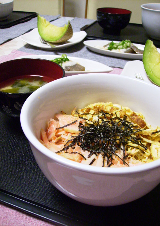 鮭の酒蒸し二色丼♪簡単！-レシピのメイン写真