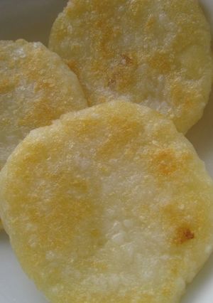 余ったご飯とじゃがいも１個でいももち～-レシピのメイン写真