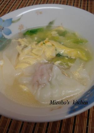 市販のワンタンで作る簡単中華スープ-レシピのメイン写真