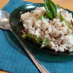 รูปของ 豚挽肉とバジルのタイ風混ぜご飯
