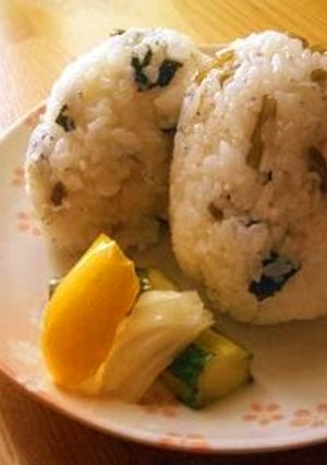 茎わかめ入り　わかめおにぎり-レシピのメイン写真