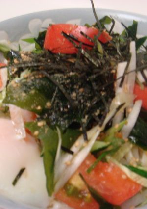 ごま油と温たまDEサラダうどん-レシピのメイン写真