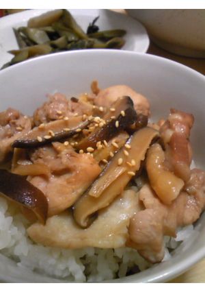 旨味たっぷり♪煮るだけ！鶏煮丼-レシピのメイン写真