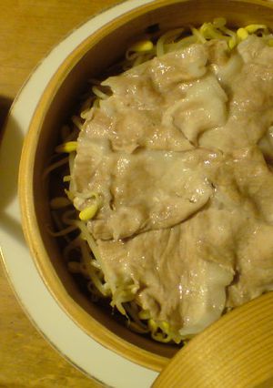 豆もやしと薄切り豚の蒸し物-レシピのメイン写真