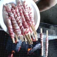 รูปของ バーベキューBBQで大人気の豚肉巻き