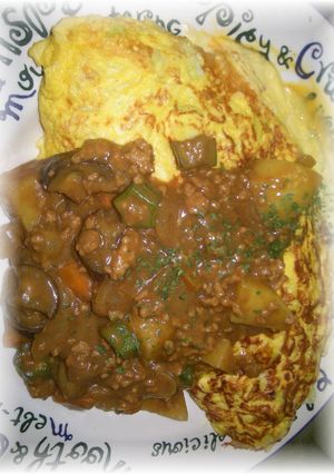 カレーの残りで♡きゃべオムレツonカレー-レシピのメイン写真