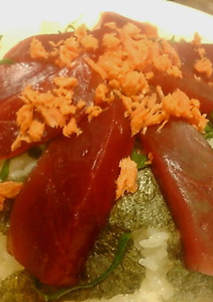 焼さけのあらほぐしとマグロ丼-レシピのメイン写真