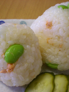 鮭と枝豆のカラフルおにぎり-レシピのメイン写真