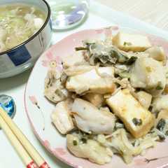 รูปของ 胸肉と厚揚げのレモン炒め
