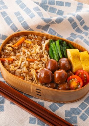 とりそぼろの餅おこわ弁当-レシピのメイン写真