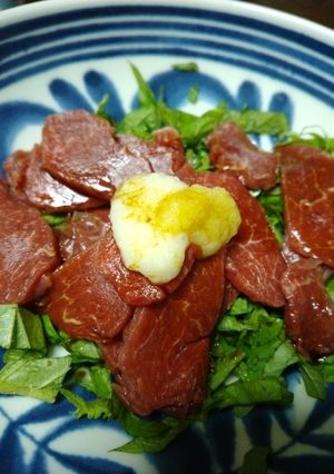 馬肉の刺身を青紫蘇で-レシピのメイン写真