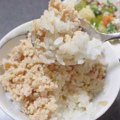 รูปของ 鶏ひき肉の汁だくそぼろ