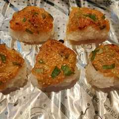 รูปของ ネギ味噌焼きおにぎり
