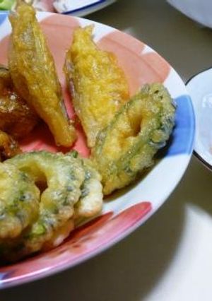 ゴーヤの天ぷら　ﾌﾟﾗｽ　夏野菜-レシピのメイン写真