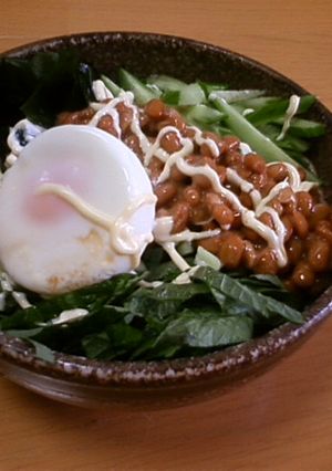 納豆マヨで、温玉冷やしサラダそば！-レシピのメイン写真
