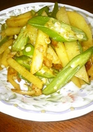 簡単ｵｸﾗとじゃがいものｶﾚｰソテー-レシピのメイン写真