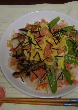 焼きさけあらほぐしチラシ寿司-レシピのメイン写真