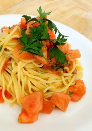 簡単トマト・サーモン・大葉の冷製パスタ-レシピのメイン写真