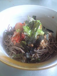 簡単 のせるだけ 冷たいキムチ&納豆そば-レシピのメイン写真