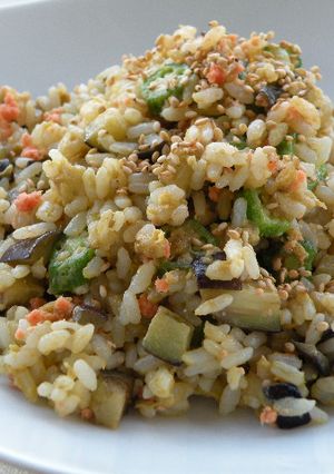 夏野菜と鮭のチャーハン-レシピのメイン写真