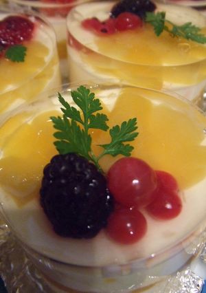 見た目もきれいなレアチーズケーキ-レシピのメイン写真