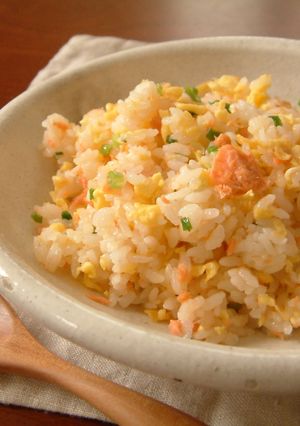 鮭フレークで☆お手軽鮭チャーハン-レシピのメイン写真